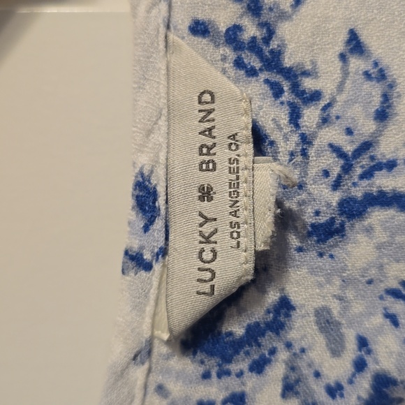 Lucky Brand Top Blouse Women's Medium White Blue Split-Neck Smocked Comfy Casual - Picture 8 of 10